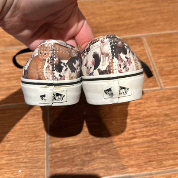 EUC Vans ASPCA cat lace up shoes. Women’s 7.0 - Picture 3 of 7